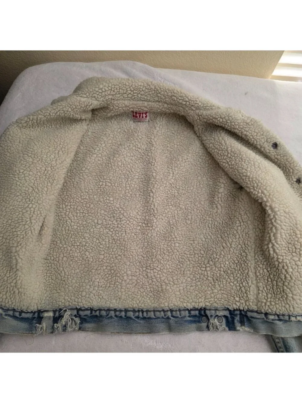 Levis Sherpa-Lined Denim Jacket Sz 40R Distressed Button-Up Front Pockets 1980s